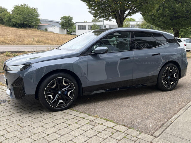 BMW iX x50 Sport Sky HUD ACC SuView H/K.Lenkradh.22 Sportpaket Bluetooth Navi Klima PDC el. Fenster Ansicht 3 für Fahrzeugdetailseite