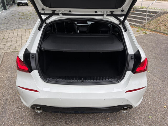 BMW 120 i Sport LED Kamera Live-Prof Lenkradh.AHK 17 Sportpaket Bluetooth Navi Klima PDC el. Fenster Ansicht 10 für Fahrzeugdetailseite