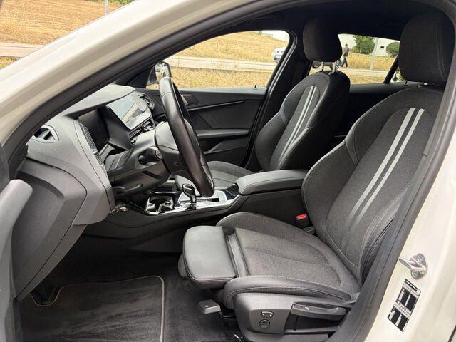 BMW 120 i Sport LED Kamera Live-Prof Lenkradh.AHK 17 Sportpaket Bluetooth Navi Klima PDC el. Fenster Ansicht 11 für Fahrzeugdetailseite
