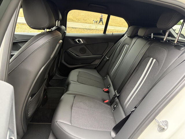 BMW 120 i Sport LED Kamera Live-Prof Lenkradh.AHK 17 Sportpaket Bluetooth Navi Klima PDC el. Fenster Ansicht 12 für Fahrzeugdetailseite