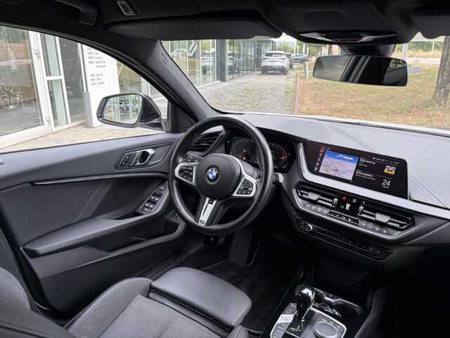 BMW 120 i Sport LED Kamera Live-Prof Lenkradh.AHK 17 Sportpaket Bluetooth Navi Klima PDC el. Fenster Ansicht 14 für Fahrzeugdetailseite