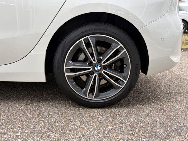 BMW 120 i Sport LED Kamera Live-Prof Lenkradh.AHK 17 Sportpaket Bluetooth Navi Klima PDC el. Fenster Ansicht 9 für Fahrzeugdetailseite