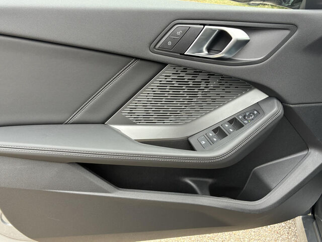 BMW 120 BMW 120i M Sport LED SOFORT Lager Sportpaket Klima PDC Ansicht 12 für Fahrzeugdetailseite