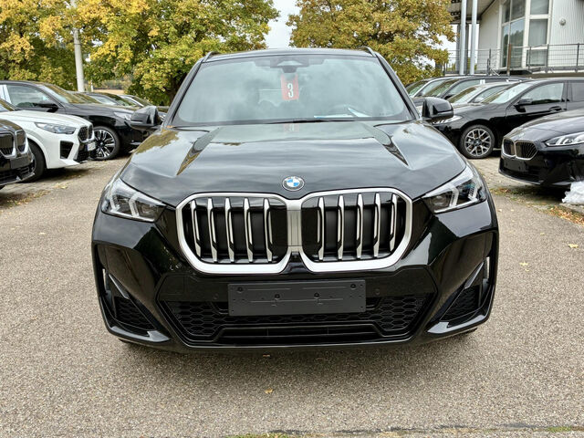 BMW X1 sDrive18i M Sport AHK HUD SOFORT Lager Sportpaket Navi LED PDC Ansicht 3 für Fahrzeugdetailseite