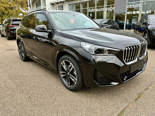 BMW X1 sDrive18i M Sport AHK HUD SOFORT Lager Sportpaket Navi LED PDC Ansicht 4 für Fahrzeugdetailseite