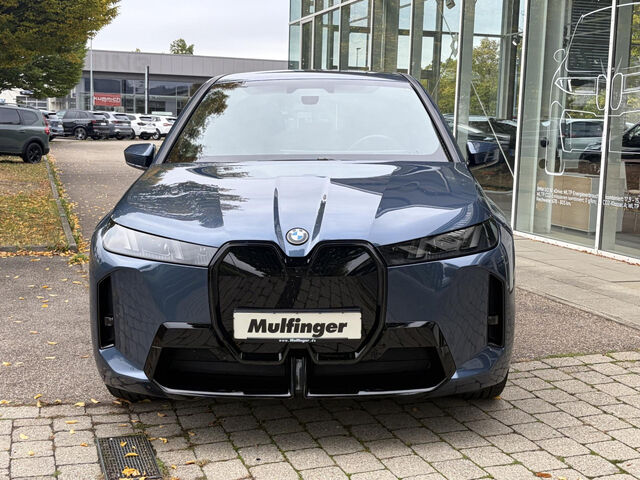 BMW iX x45 M Sport PRO AutobahnAss.Soft 360° AHK 21 Sportpaket Bluetooth HUD Navi LED Klima Standhzg PD Ansicht 4 für Fahrzeugdetailseite