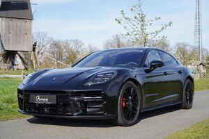 PORSCHE Panamera GTS