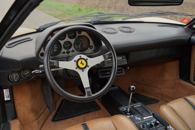 FERRARI 308 GTS Vergaserversion