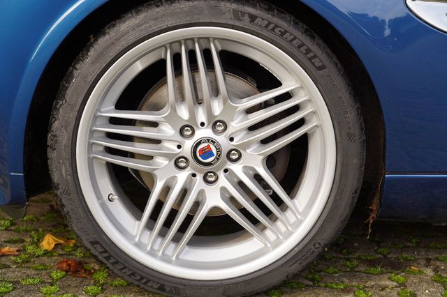 BMW Z8 *1 von 135 in topasblau/schwarz*