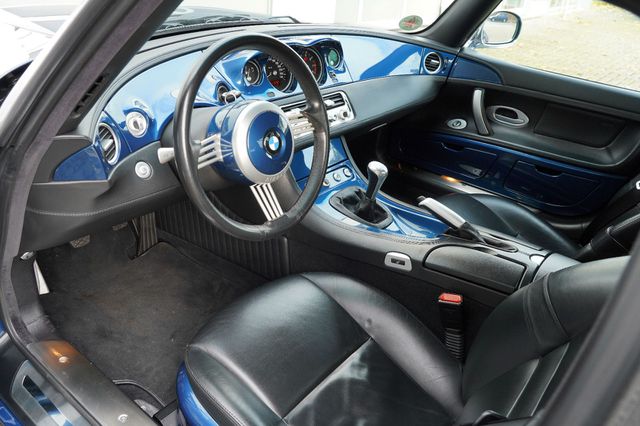 BMW Z8 *1 von 135 in topasblau/schwarz*