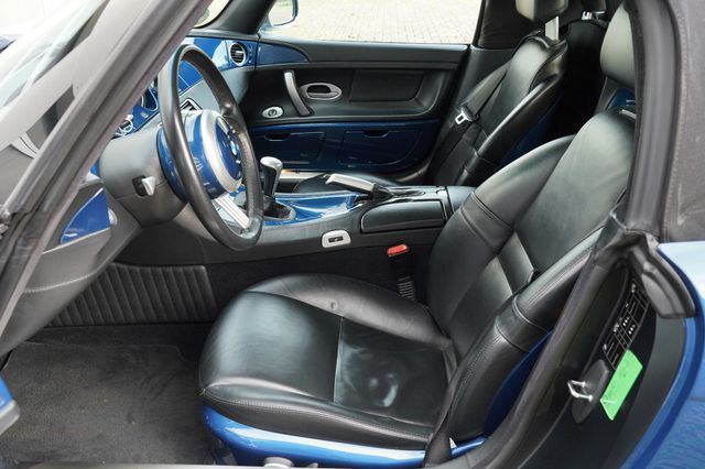 BMW Z8 *1 von 135 in topasblau/schwarz*