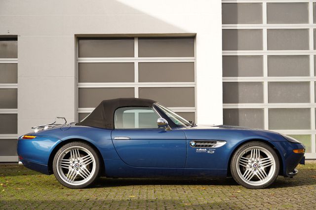BMW Z8 *1 von 135 in topasblau/schwarz*