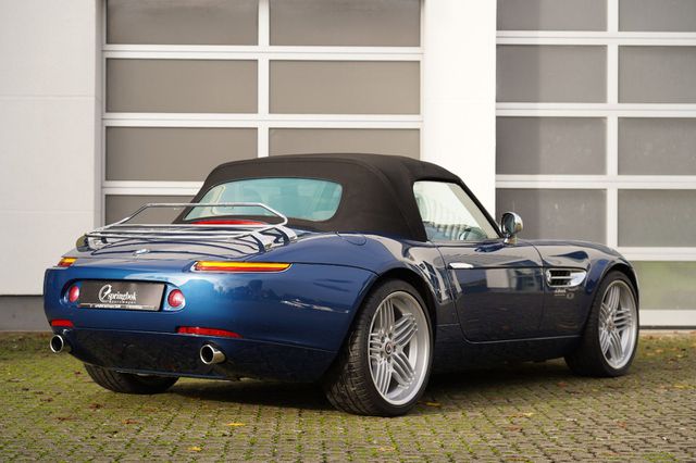 BMW Z8 *1 von 135 in topasblau/schwarz*