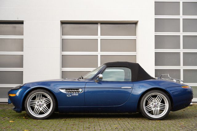 BMW Z8 *1 von 135 in topasblau/schwarz*