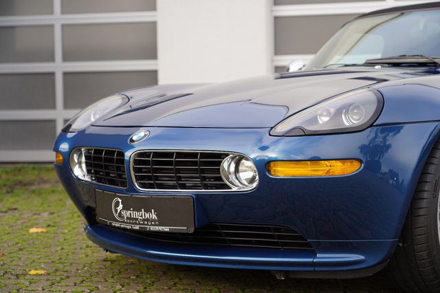 BMW Z8 *1 von 135 in topasblau/schwarz*