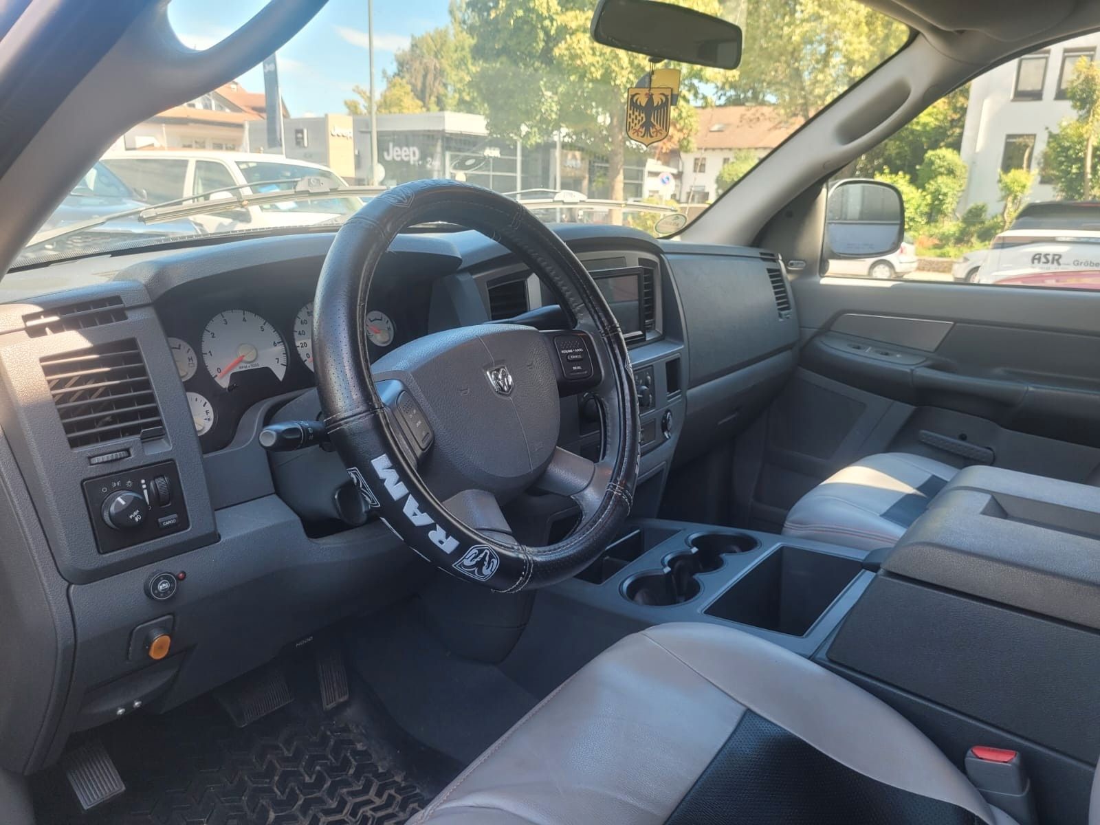 DODGE RAM 1500 LED guter Zustand Ansicht 6 für Fahrzeugdetailseite