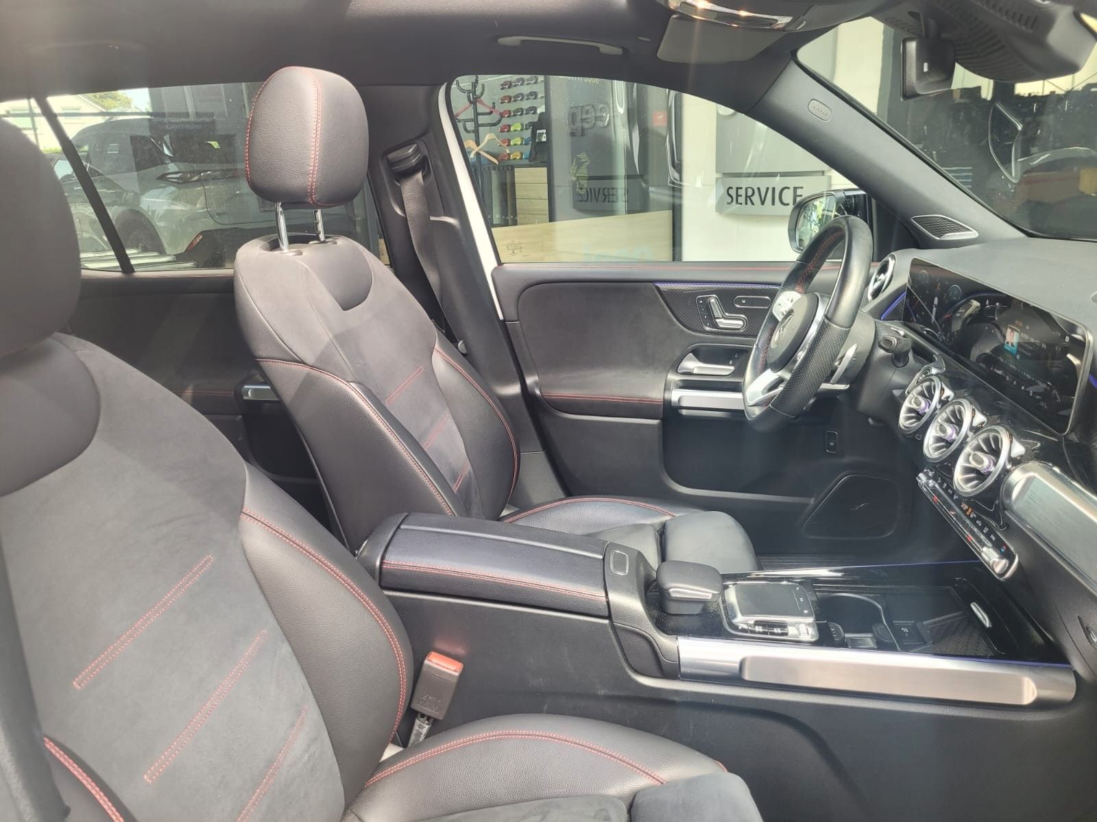 MERCEDES-BENZ GLB 250 AMG LINE  250 4Matic Pano Ansicht 15 für Fahrzeugdetailseite