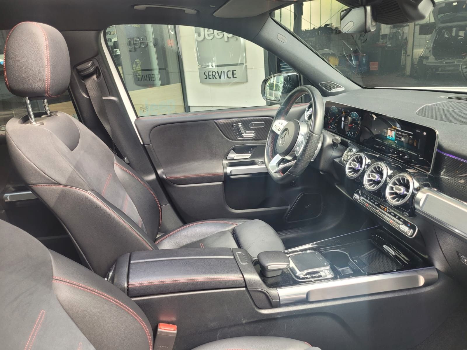MERCEDES-BENZ GLB 250 AMG LINE  250 4Matic Pano Ansicht 16 für Fahrzeugdetailseite