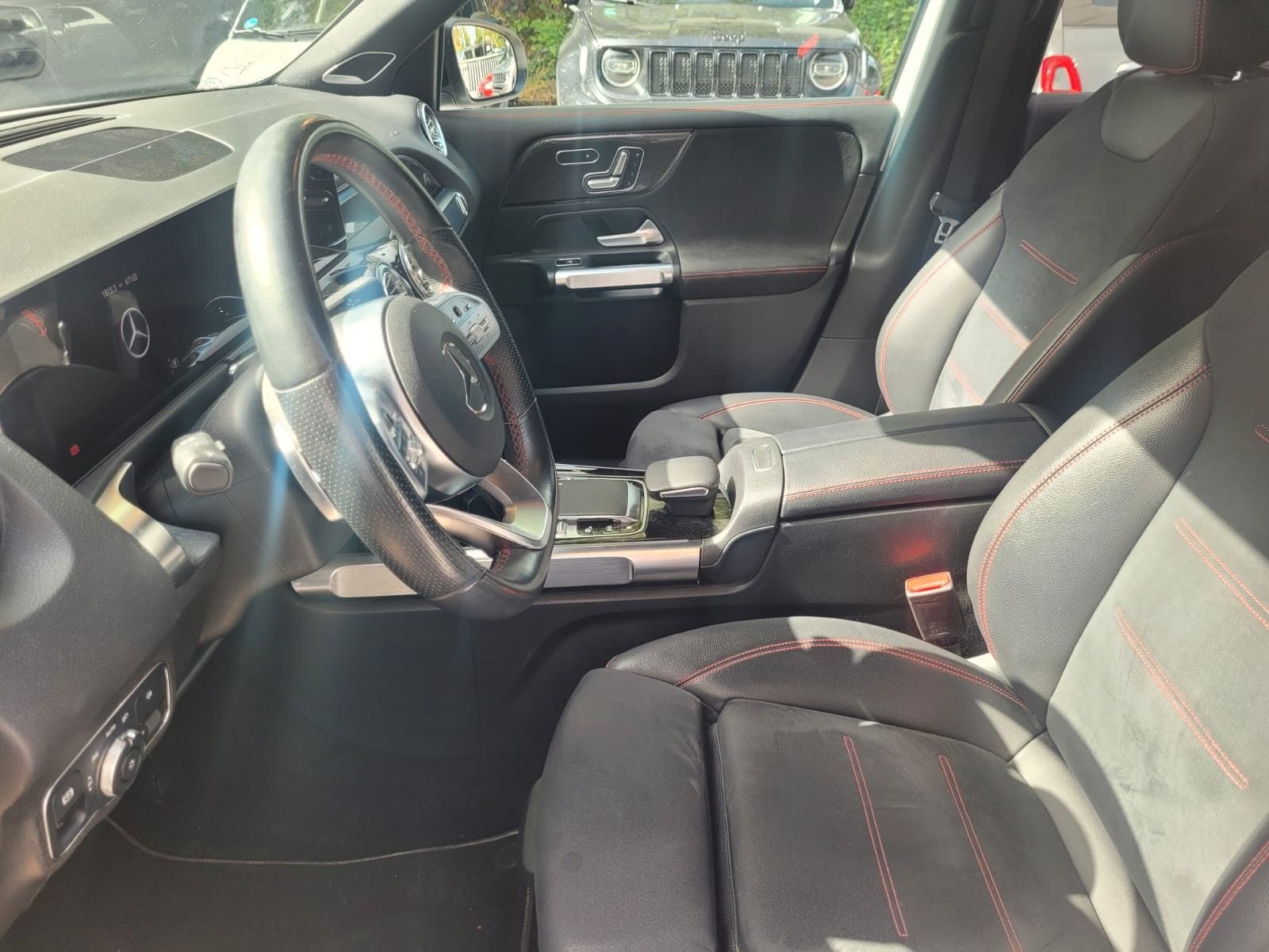 MERCEDES-BENZ GLB 250 AMG LINE  250 4Matic Pano Ansicht 19 für Fahrzeugdetailseite