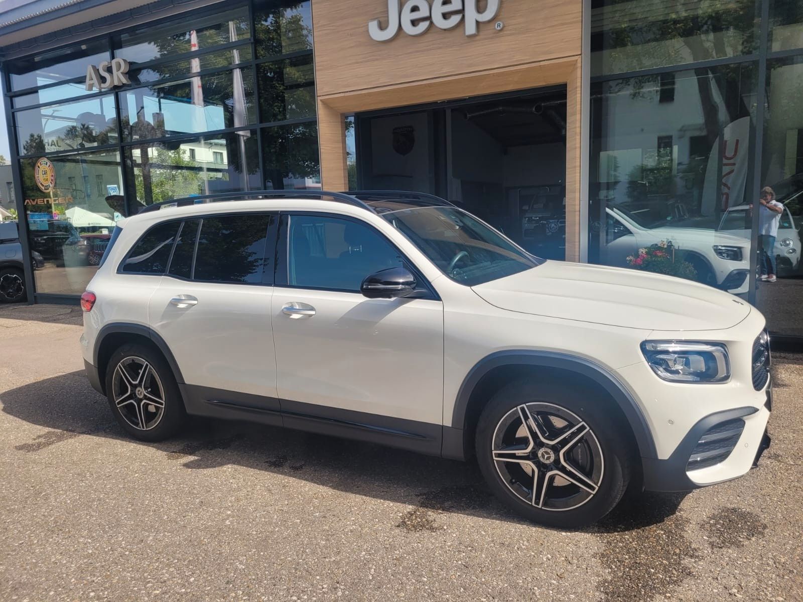 MERCEDES-BENZ GLB 250 AMG LINE  250 4Matic Pano Ansicht 5 für Fahrzeugdetailseite