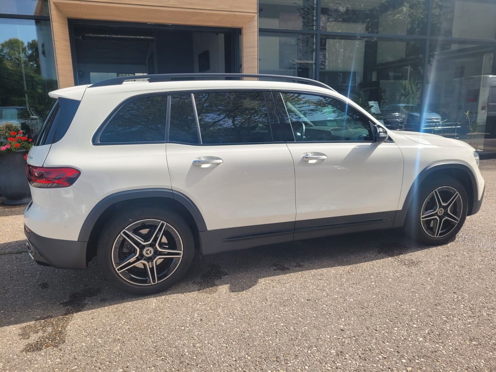 MERCEDES-BENZ GLB 250 AMG LINE  250 4Matic Pano Ansicht 9 für Fahrzeugdetailseite