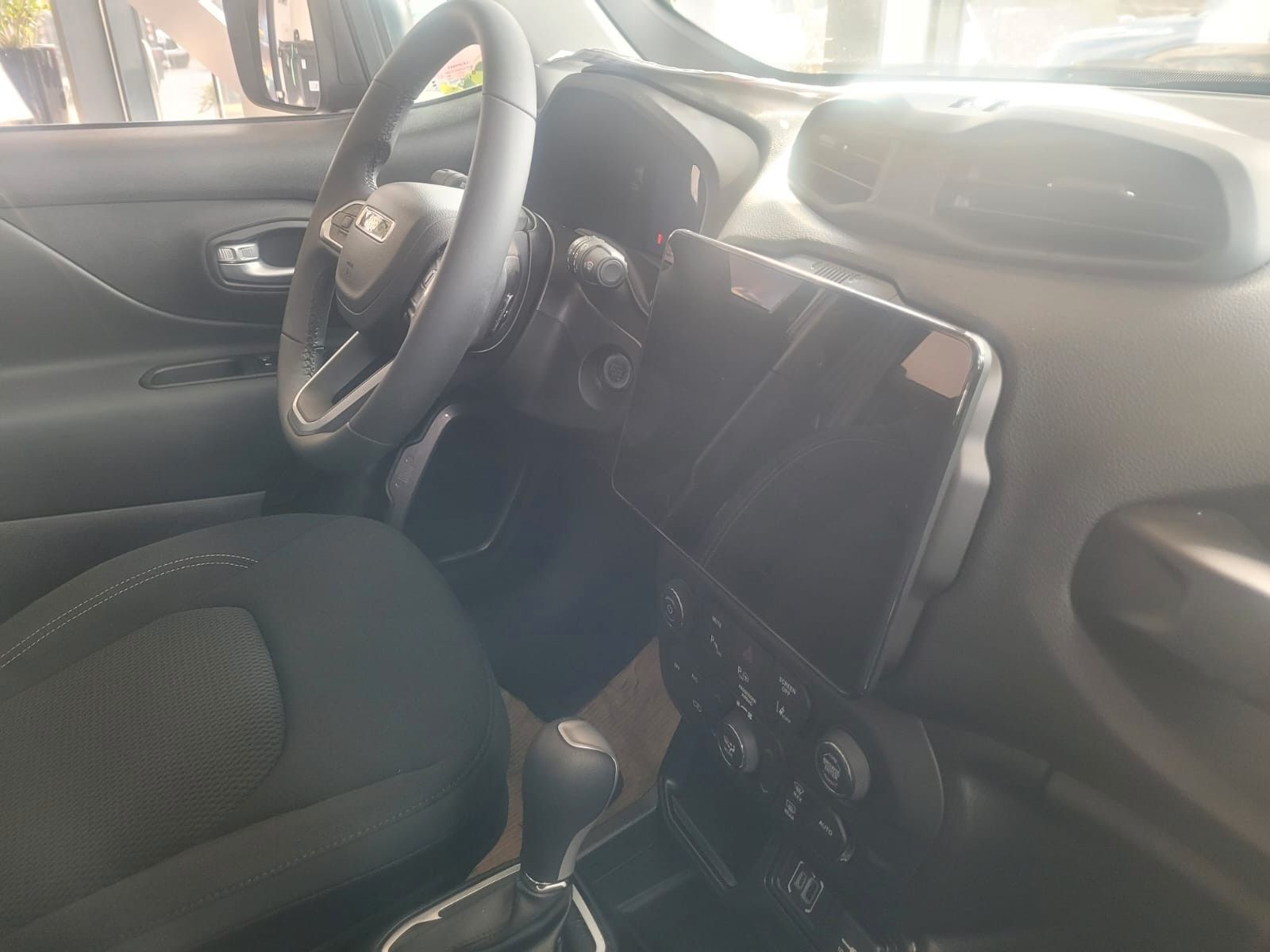 JEEP Renegade Longitude Mild-Hybrid FWD Ansicht 9 für Fahrzeugdetailseite