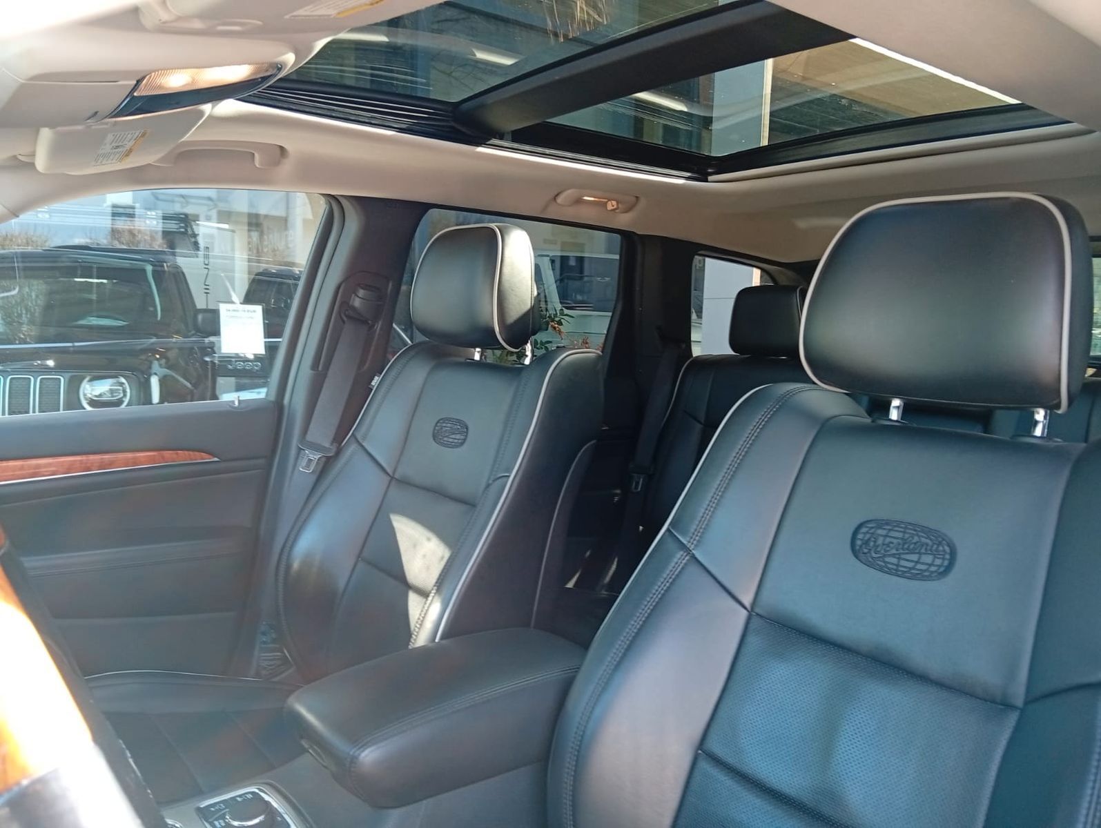 JEEP Grand Cherokee 5.7 V8 HEMI Overland Top Ansicht 8 für Fahrzeugdetailseite