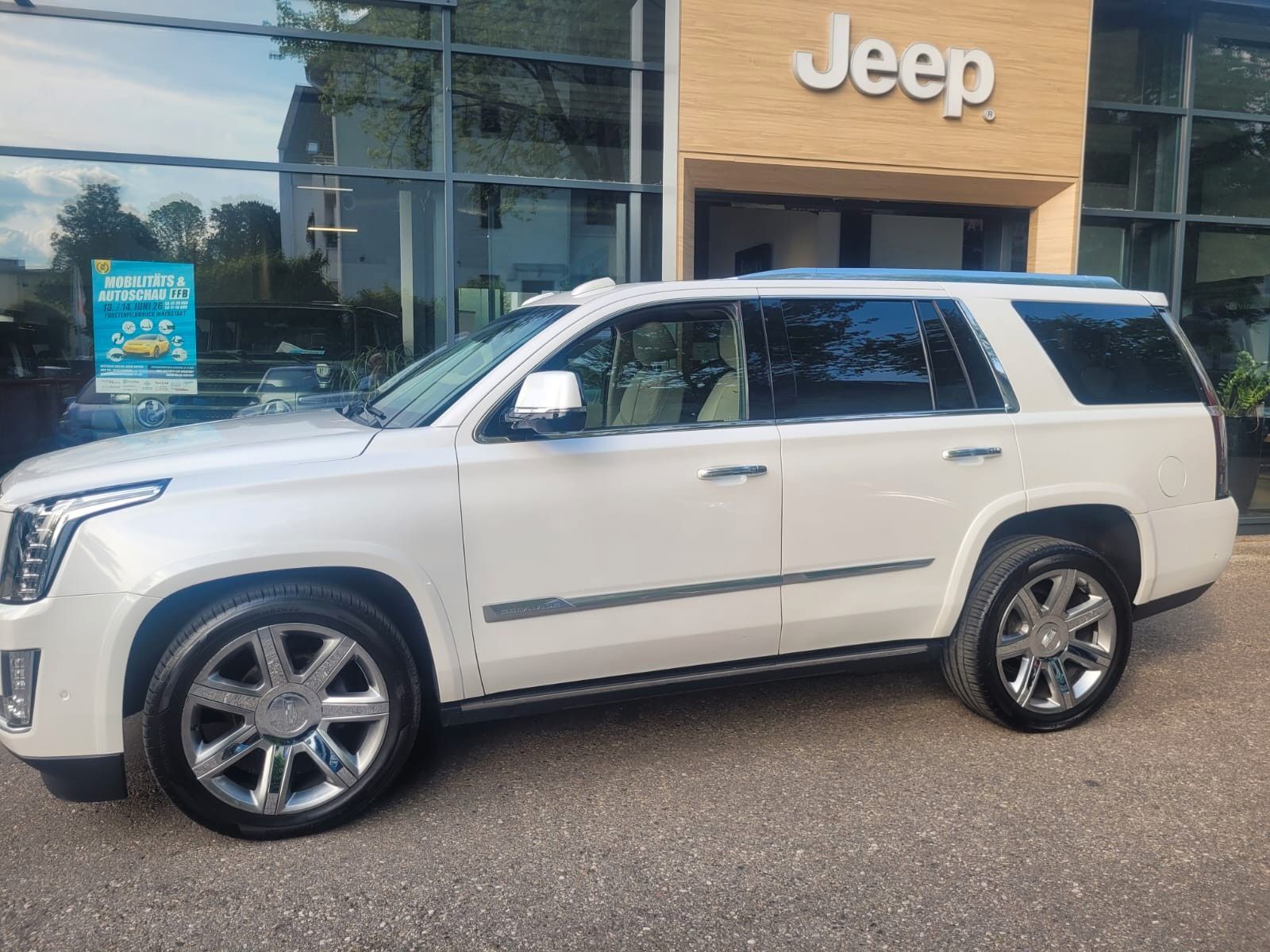 CADILLAC Escalade GMT K2XL Premium Top Ansicht 11 für Fahrzeugdetailseite