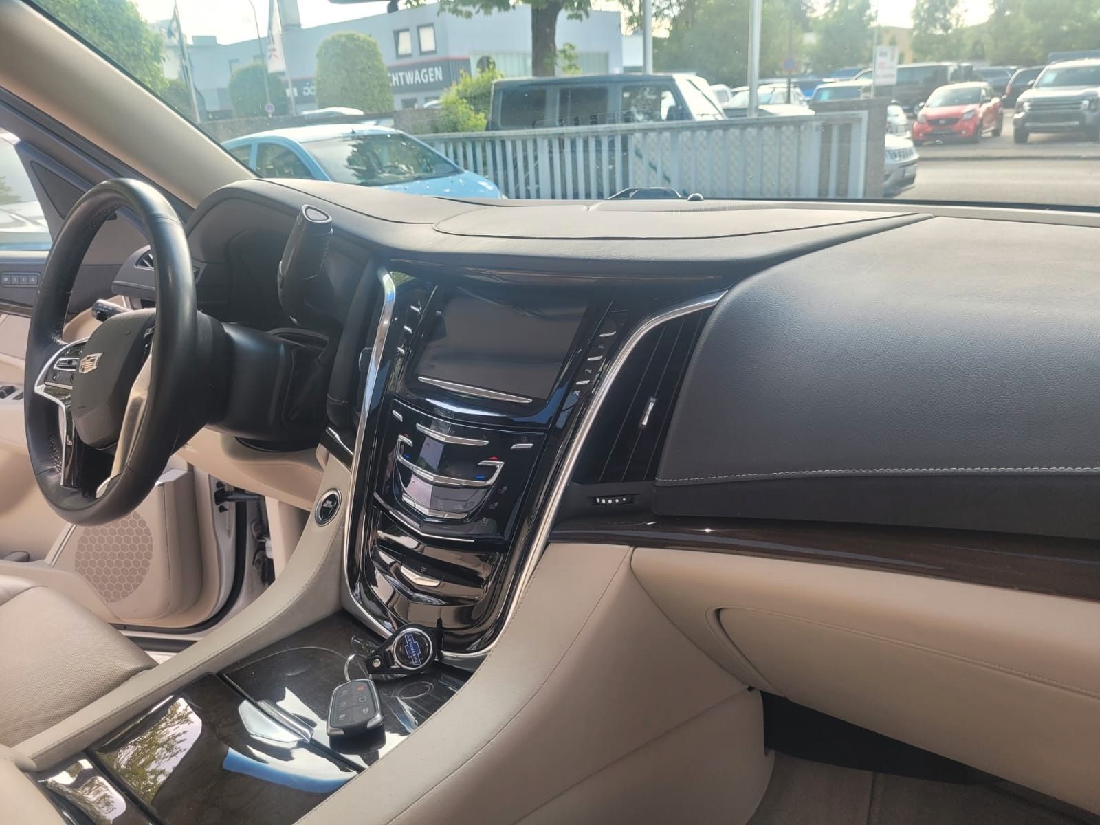 CADILLAC Escalade GMT K2XL Premium Top Ansicht 16 für Fahrzeugdetailseite