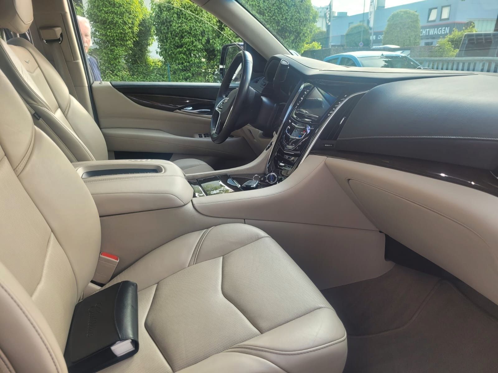 CADILLAC Escalade GMT K2XL Premium Top Ansicht 17 für Fahrzeugdetailseite