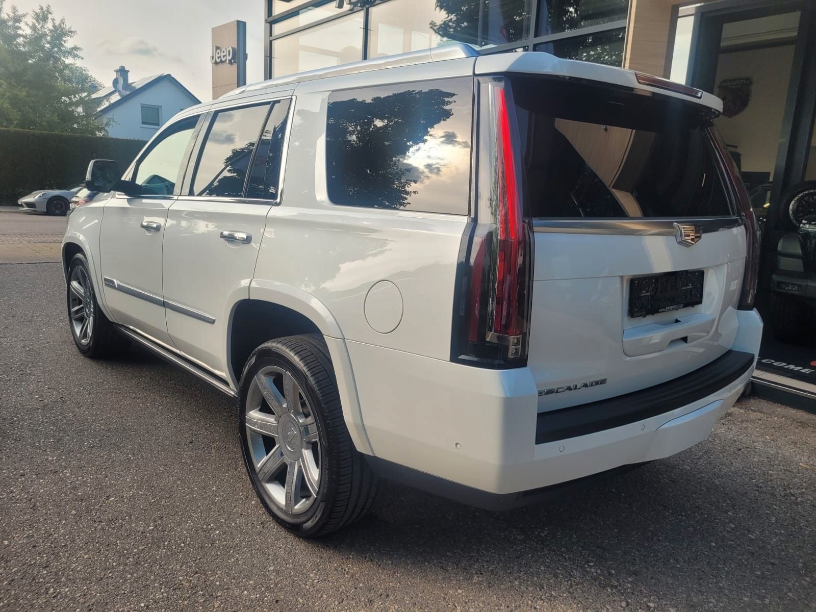 CADILLAC Escalade GMT K2XL Premium Top Ansicht 9 für Fahrzeugdetailseite