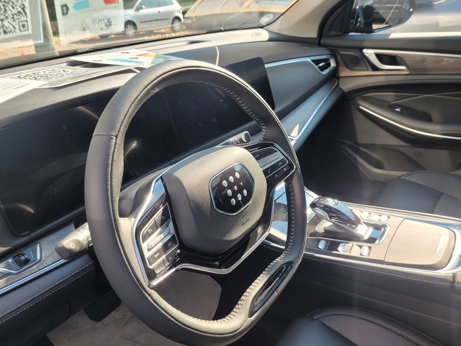 DFSK Fengon E5 PHEV 7 Sitzer Ansicht 13 für Fahrzeugdetailseite