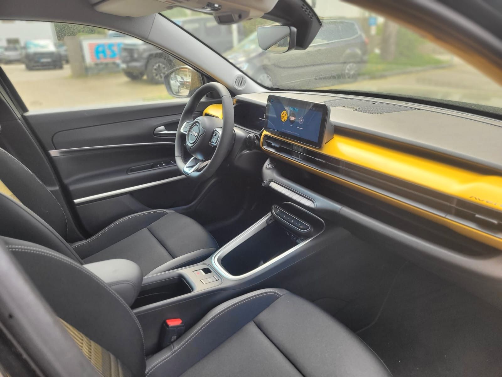 JEEP Avenger Summit Electric Top Fahrzeug Ansicht 14 für Fahrzeugdetailseite