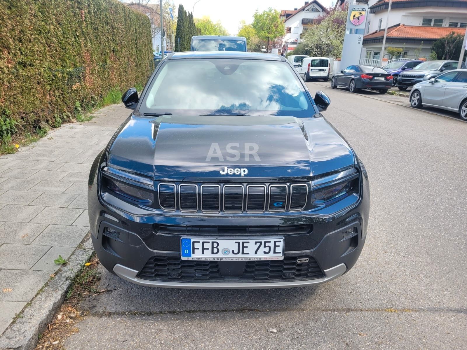 JEEP Avenger Summit Electric Top Fahrzeug Ansicht 2 für Fahrzeugdetailseite