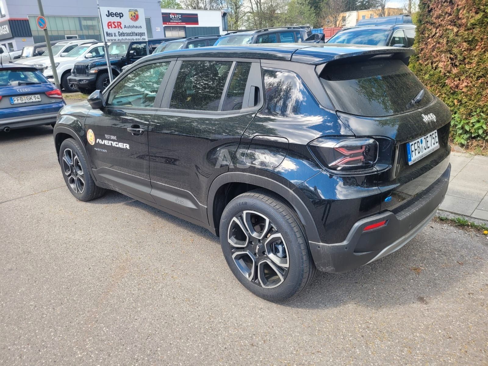 JEEP Avenger Summit Electric Top Fahrzeug Ansicht 5 für Fahrzeugdetailseite