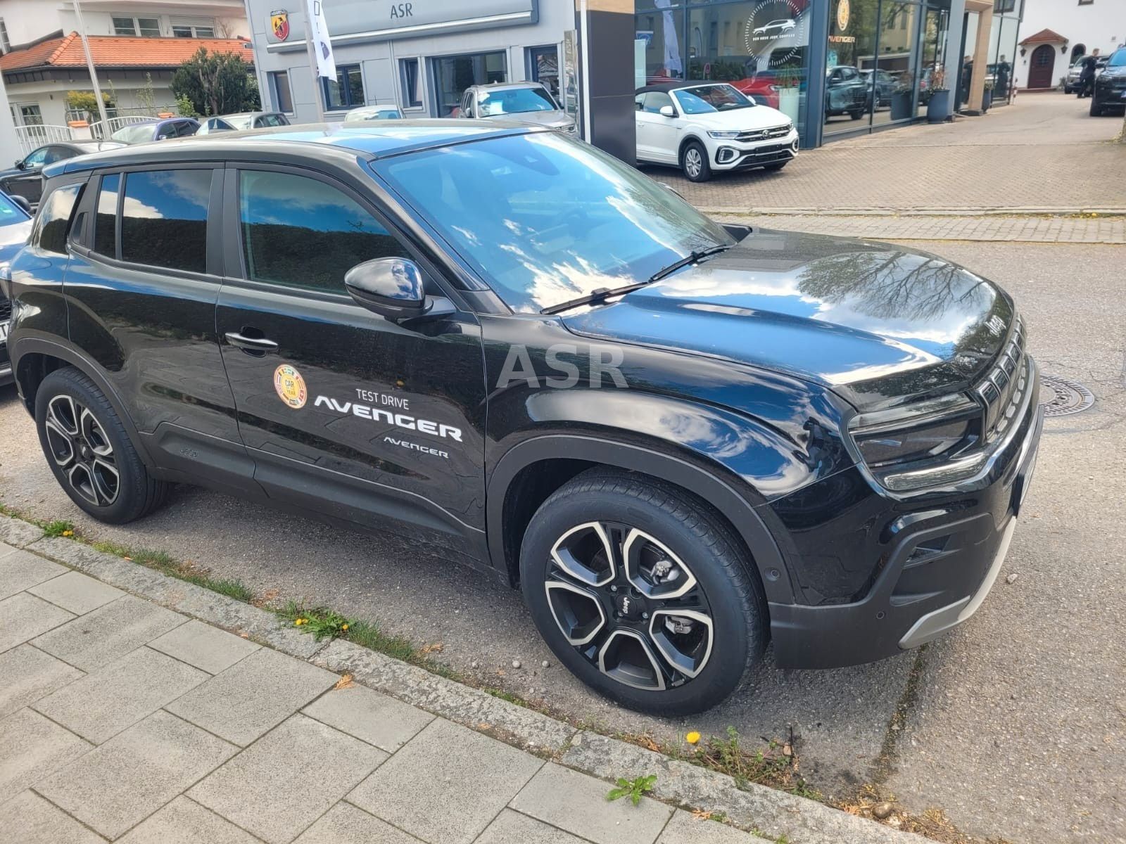 JEEP Avenger Summit Electric Top Fahrzeug Ansicht 6 für Fahrzeugdetailseite