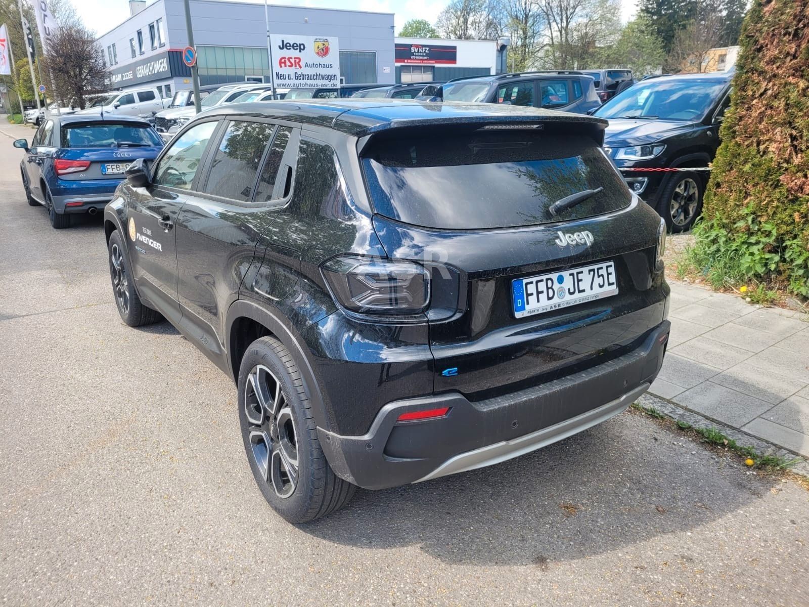 JEEP Avenger Summit Electric Top Fahrzeug Ansicht 9 für Fahrzeugdetailseite