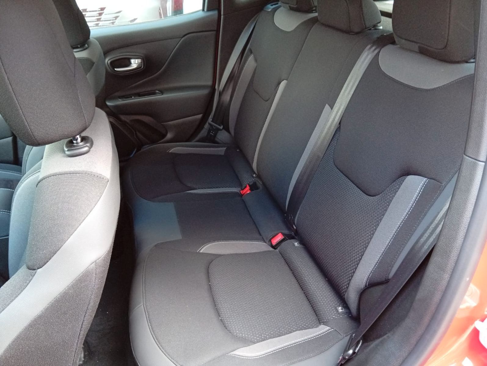 JEEP Renegade Longitude Mild-Hybrid FWD Automatic Ansicht 12 für Fahrzeugdetailseite