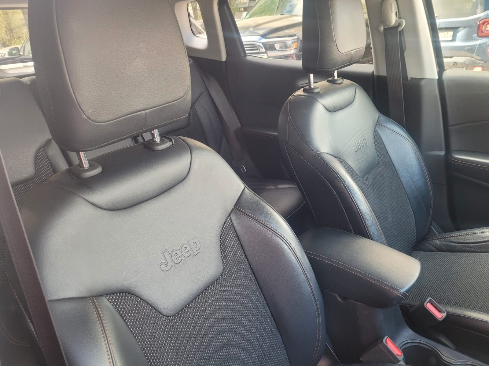 JEEP Compass Opening Edition 4WD Ansicht 13 für Fahrzeugdetailseite