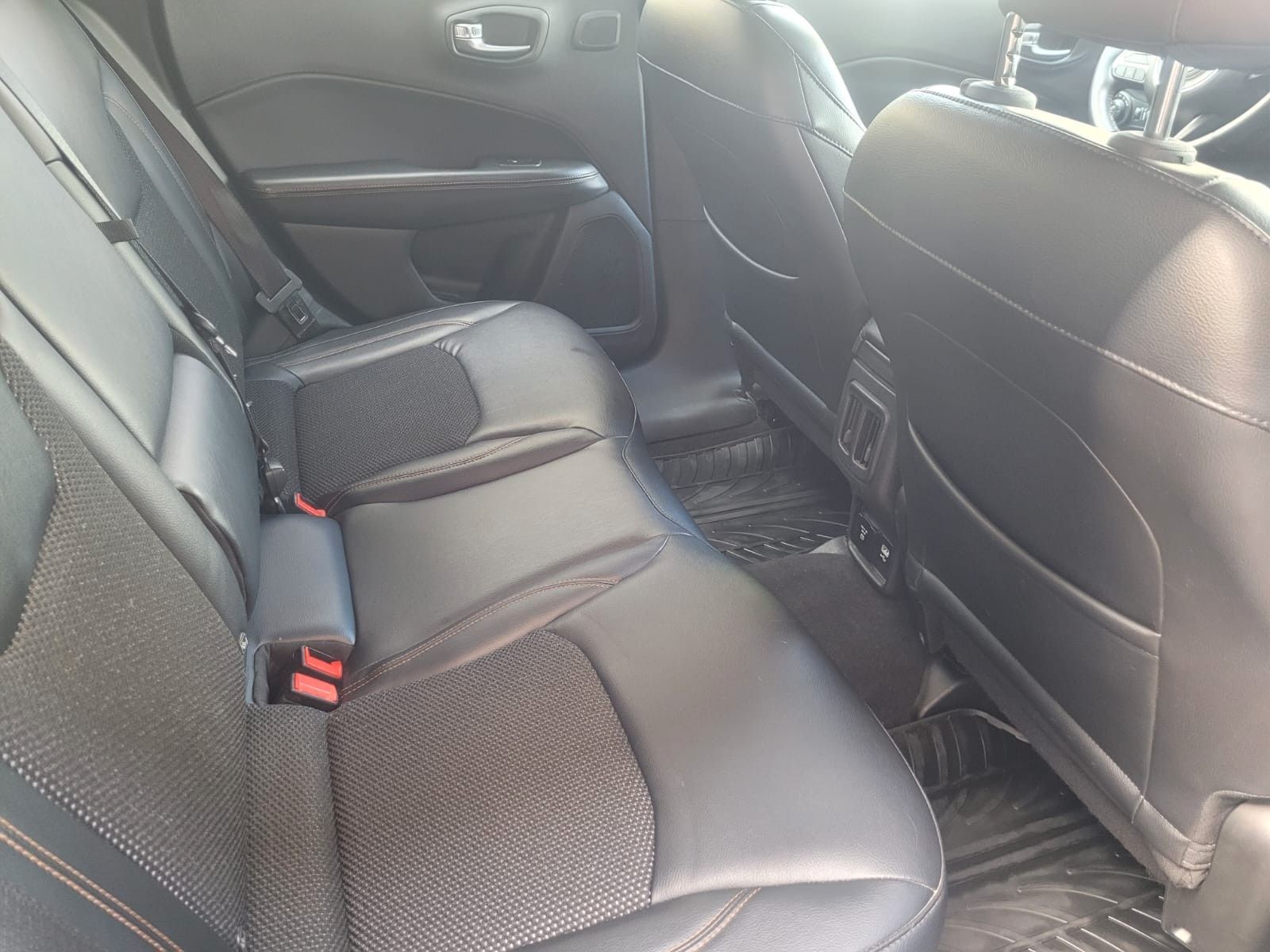 JEEP Compass Opening Edition 4WD Ansicht 14 für Fahrzeugdetailseite