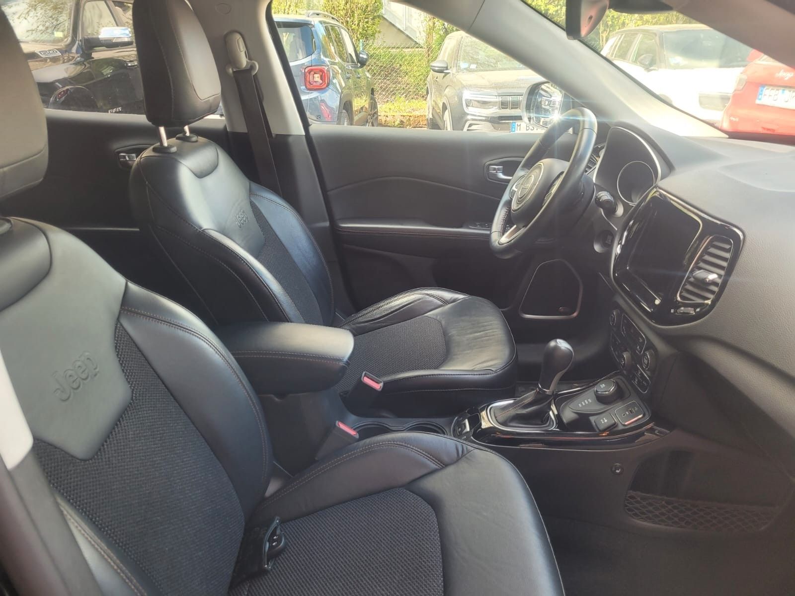JEEP Compass Opening Edition 4WD Ansicht 15 für Fahrzeugdetailseite