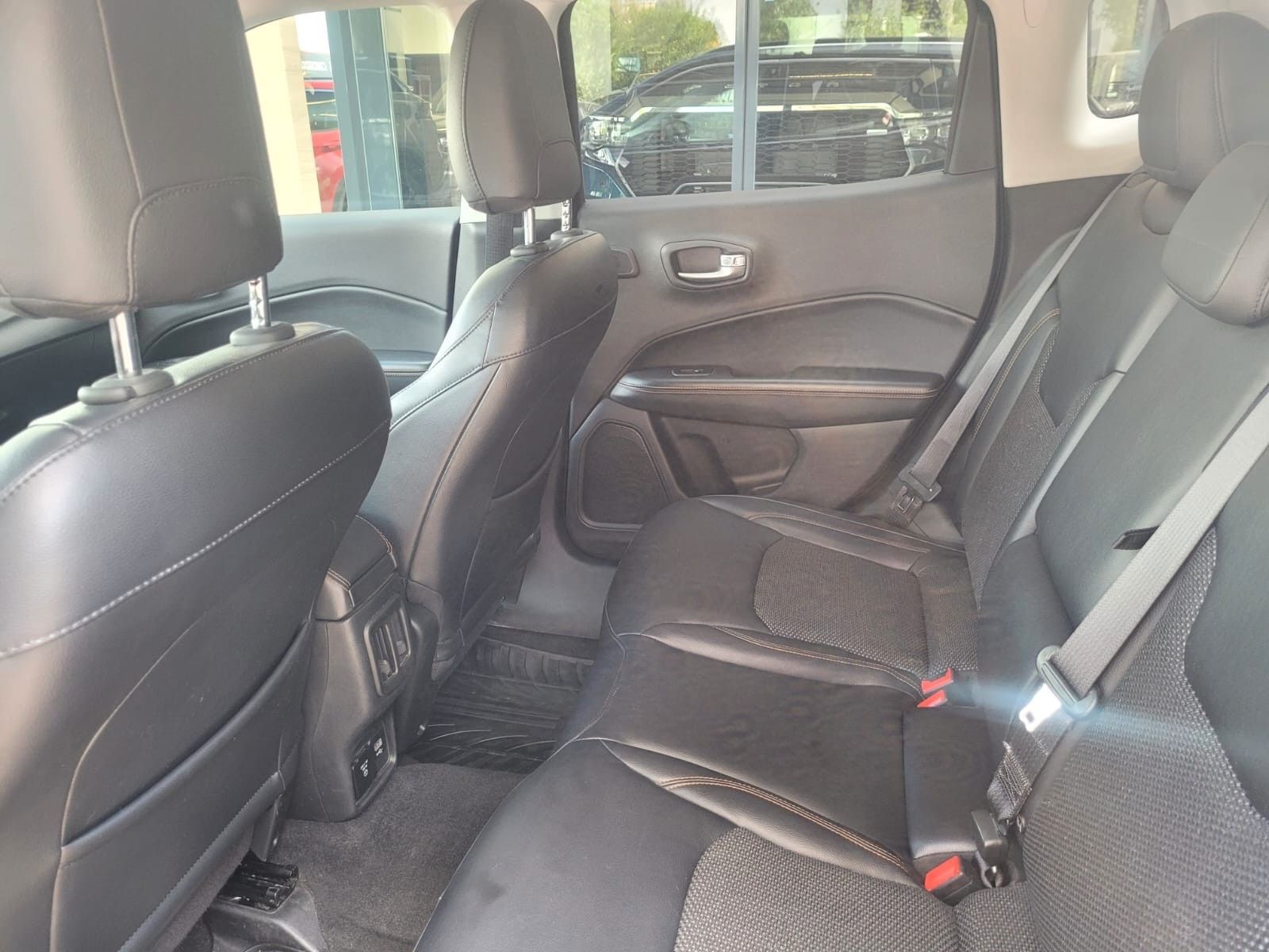 JEEP Compass Opening Edition 4WD Ansicht 16 für Fahrzeugdetailseite