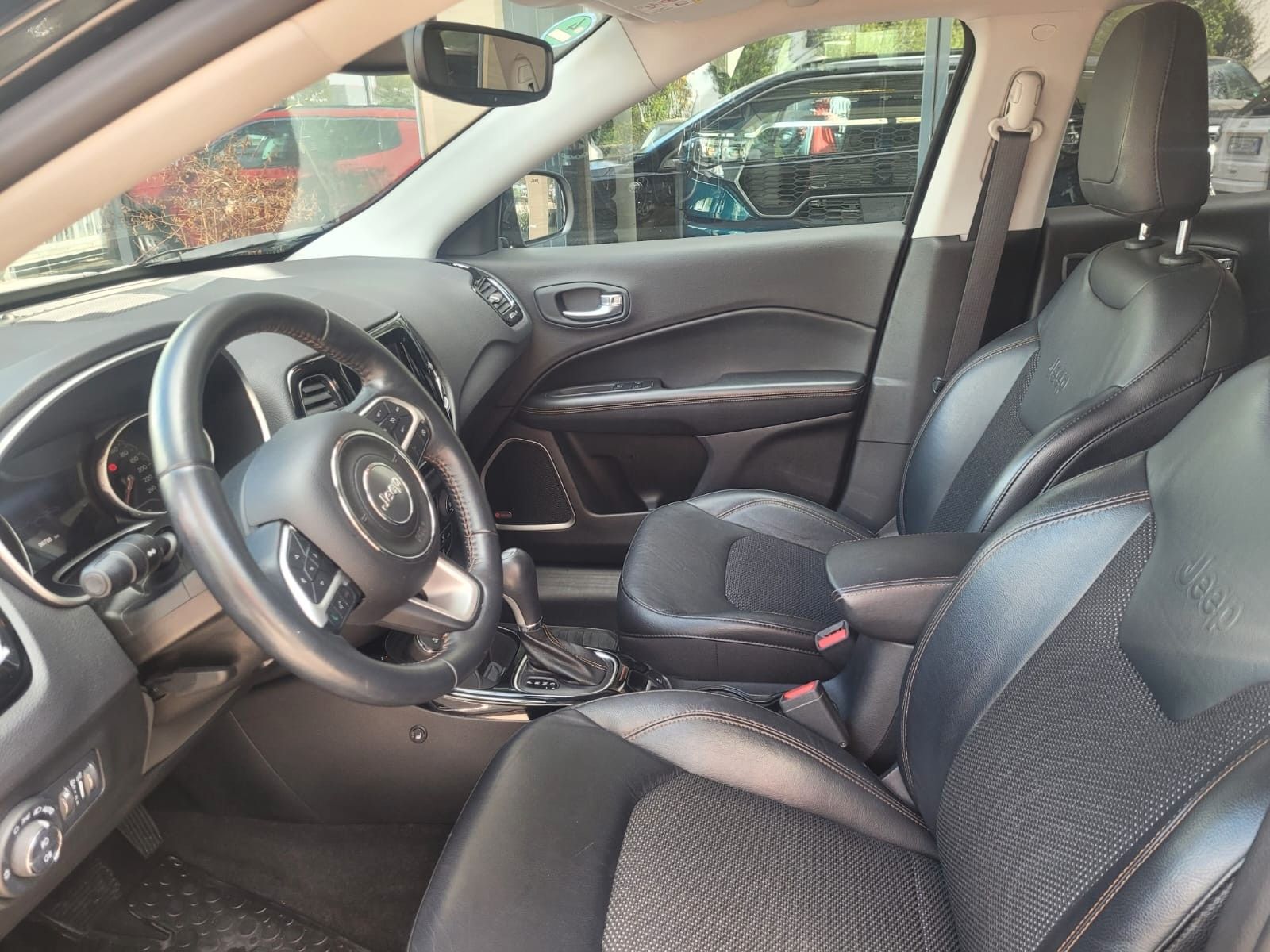 JEEP Compass Opening Edition 4WD Ansicht 18 für Fahrzeugdetailseite