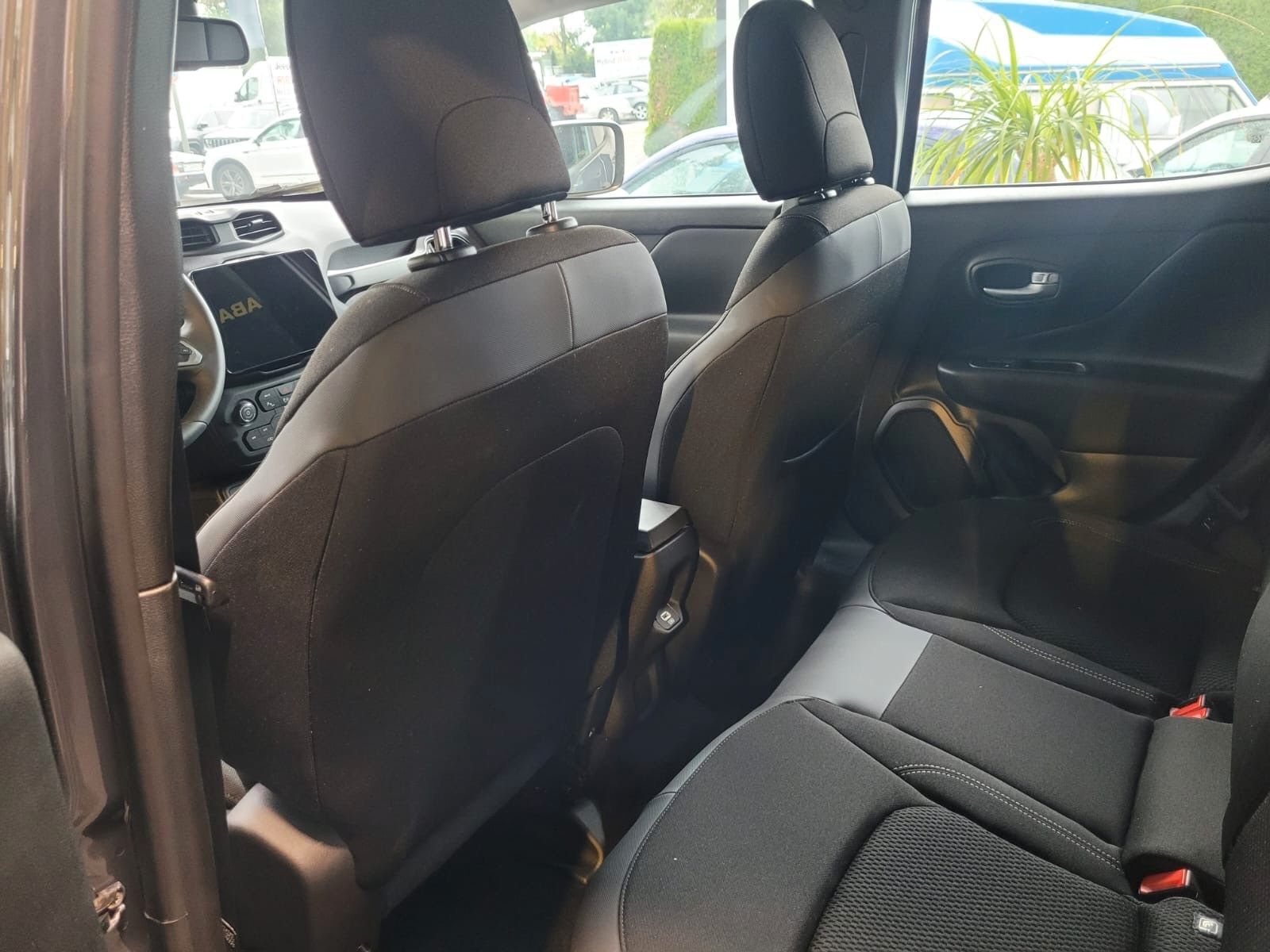 JEEP Renegade Summit Plug-In-Hybrid 4xe Ansicht 8 für Fahrzeugdetailseite