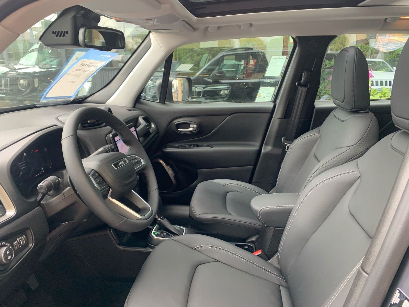 JEEP Renegade Longitude Mild-Hybrid FWD Ansicht 12 für Fahrzeugdetailseite