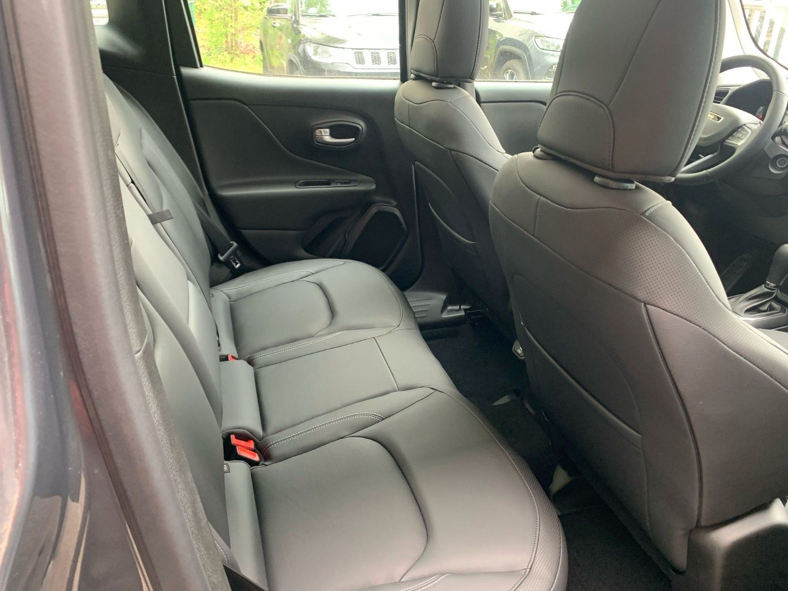 JEEP Renegade Longitude Mild-Hybrid FWD Ansicht 8 für Fahrzeugdetailseite