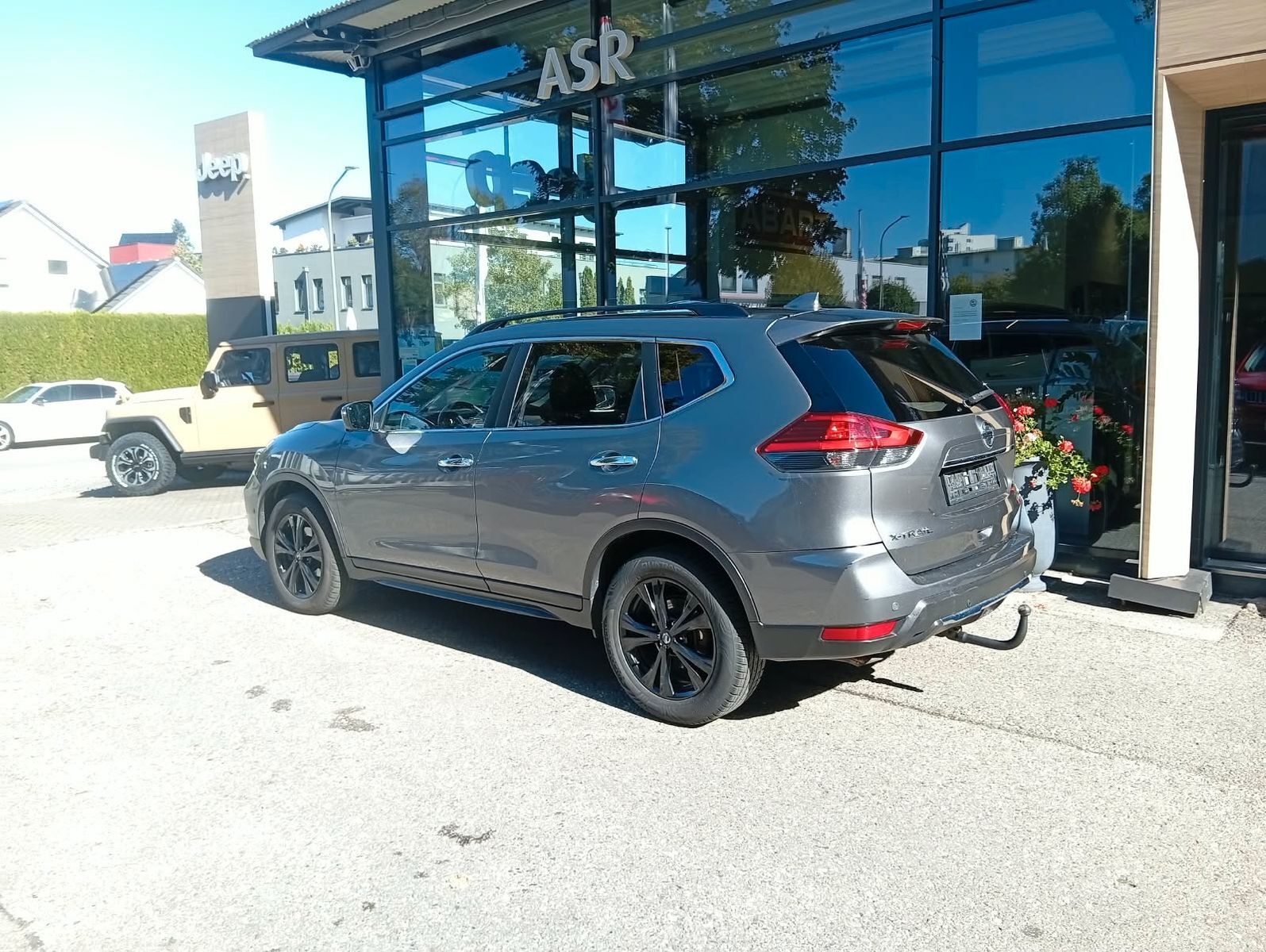 NISSAN X-Trail N-Tec 4x4 N-Way Top Zustand Ansicht 2 für Fahrzeugdetailseite