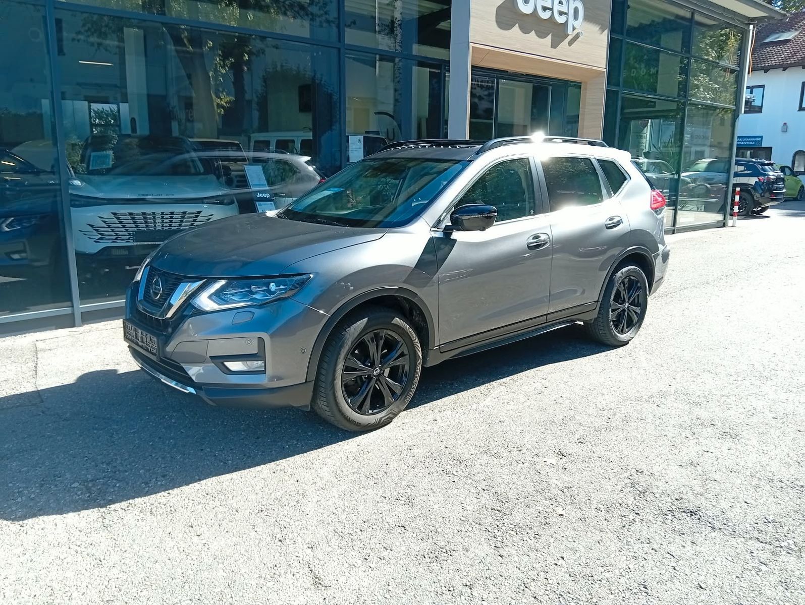 NISSAN X-Trail N-Tec 4x4 N-Way Top Zustand Ansicht 3 für Fahrzeugdetailseite