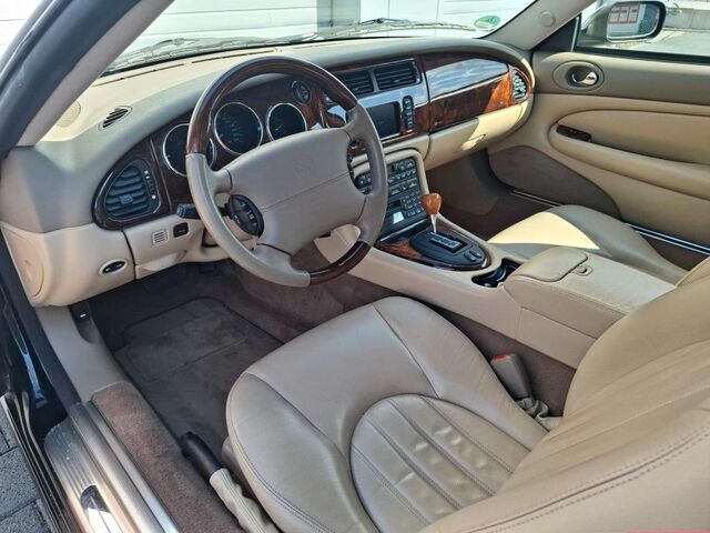 JAGUAR XK8 Coupe
