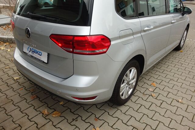 VW Touran 1,5 TSI Comfortline AHK Navi Mirror etc. Ansicht 4 für Fahrzeugdetailseite